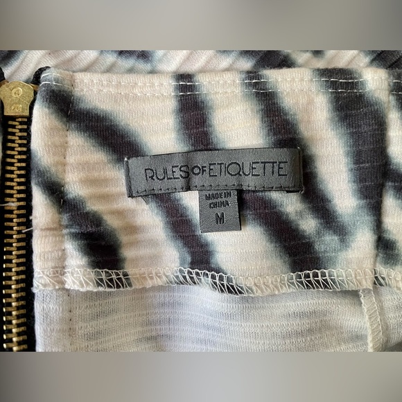 Cute zebra pencil skirt size medium - Picture 5 of 6